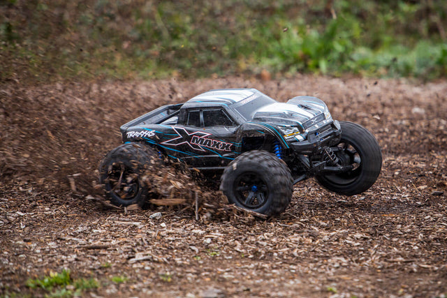 Traxxas' X-Maxx - The monstrous 8S powered beast in action!
