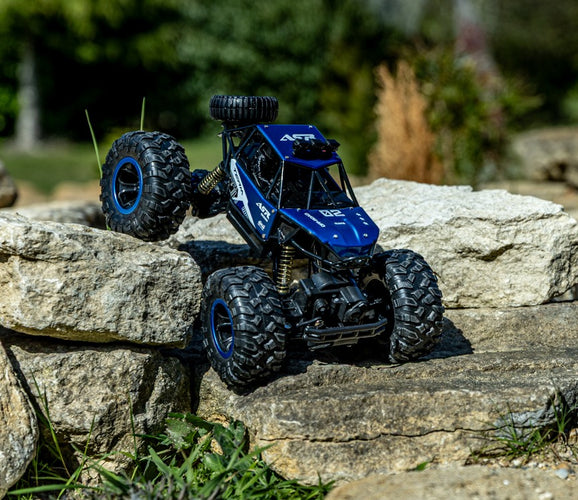 ROCK CRAWLER<br><span class="outlined-text"><em>PRO</em></span> banner image