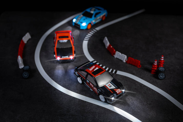 1/24 MINI<br><span class="outlined-text"><em>DRIFT</em></span> CARS banner image