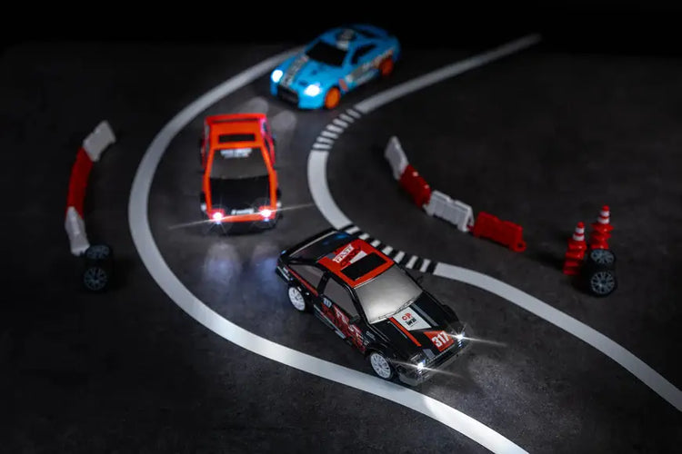 1/24 MINI<br><span class="outlined-text"><em>DRIFT</em></span> CARS banner image